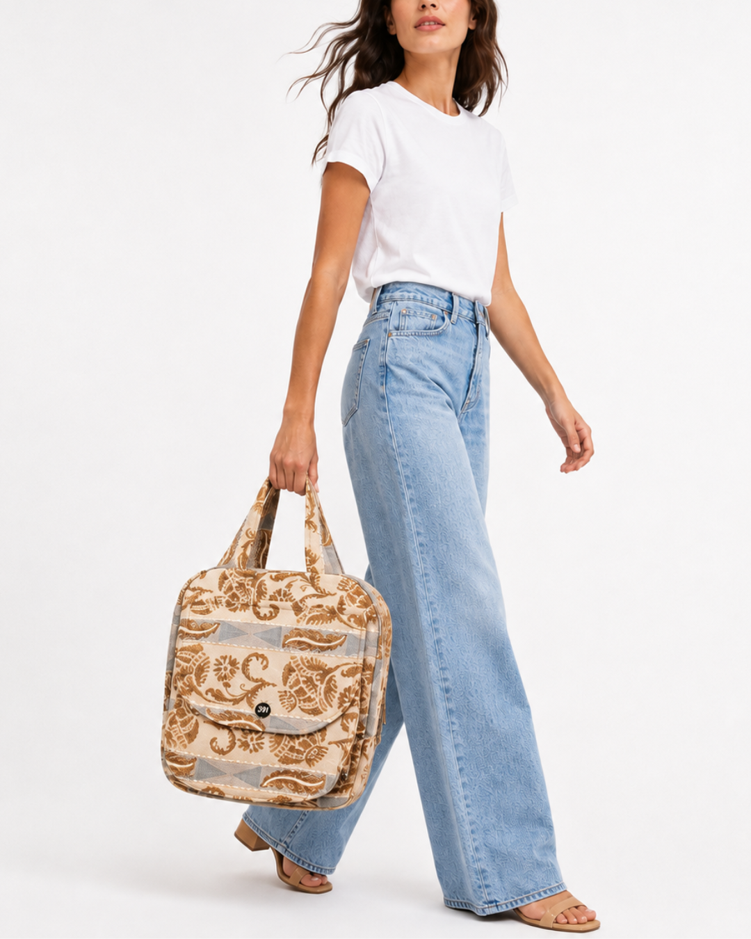 Bolsa Tapeçaria Arabesco — peça em uso